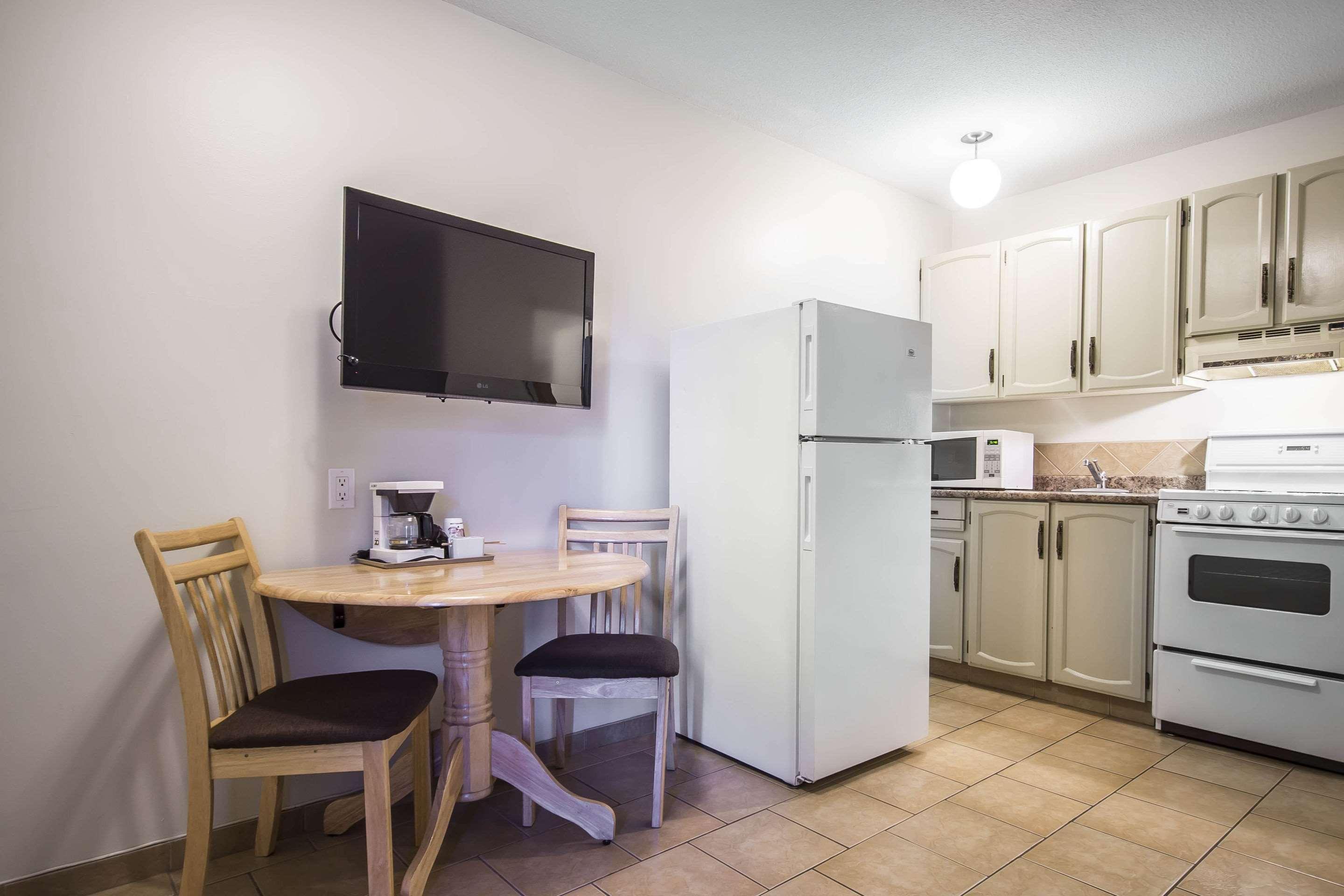 Econo Lodge Vernon Extérieur photo