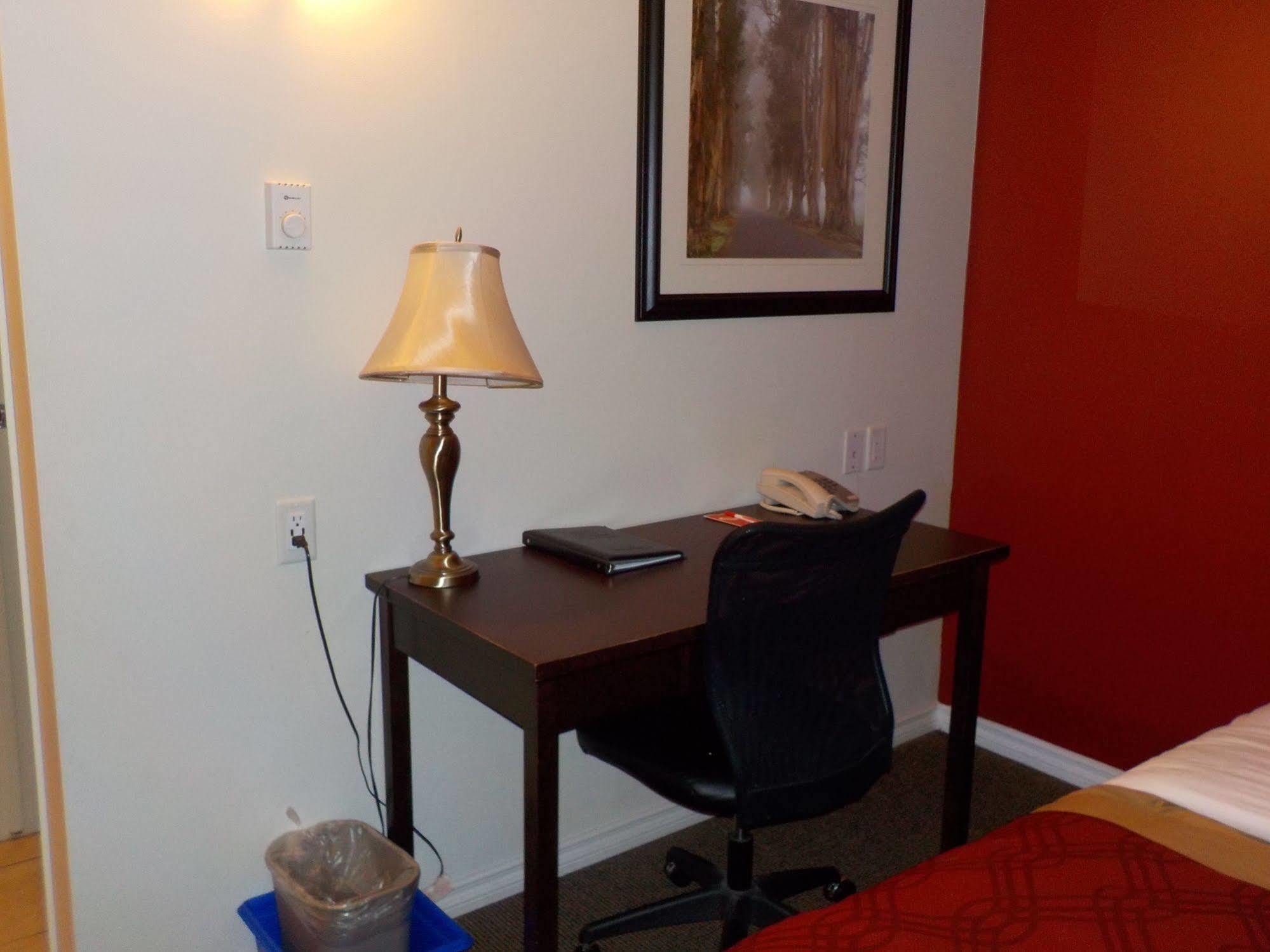 Econo Lodge Vernon Extérieur photo